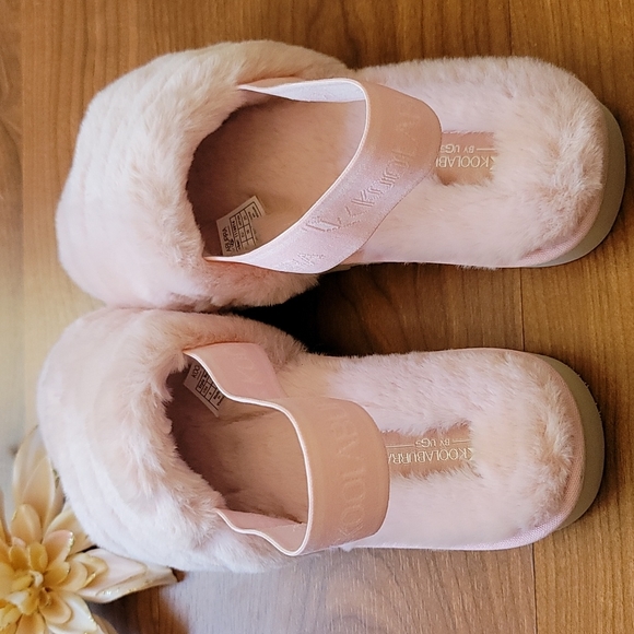 KOOLABURRA BY UGG® Fuzzin Faux Fur II Pink Slide Slipper - Picture 8 of 9